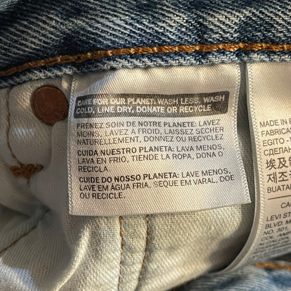 Levis 501 Original Fit Mens Medium Wash Blue Straight Leg Button Fly Jeans 36x32 - Picture 8 of 10